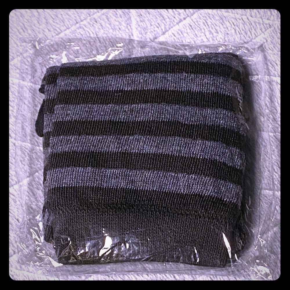 ✨NEW✨ Gray/Black Fingerless Gloves W/ Thumb Holes